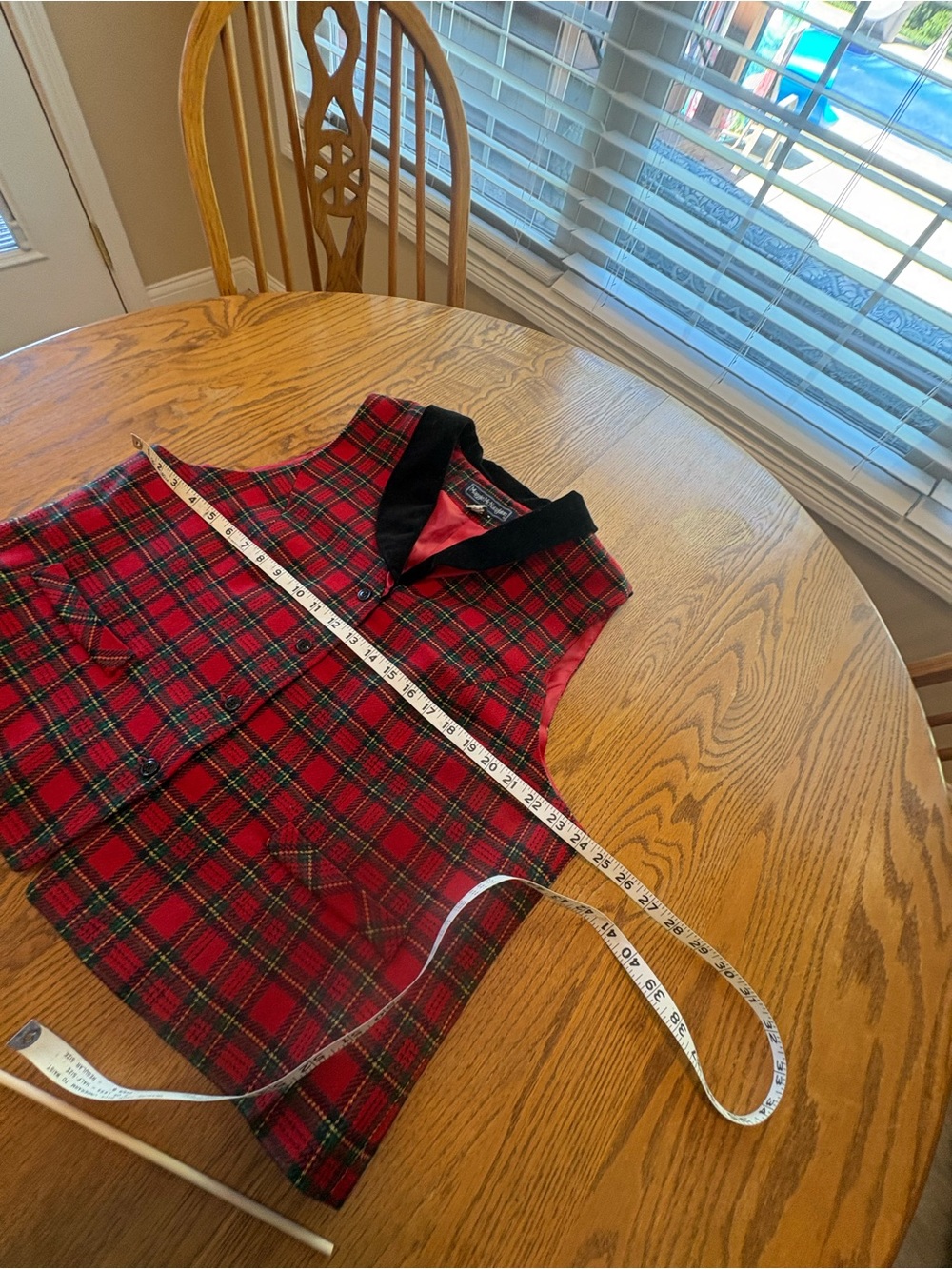Vintage 80’s Maggie McNaughton Red Plaid Wool Vest Black Velvet Collar Size 16W - Picture 4 of 7